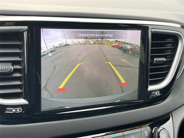 2025 Chrysler Pacifica Select