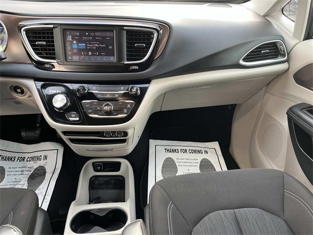 2024 Chrysler Voyager LX