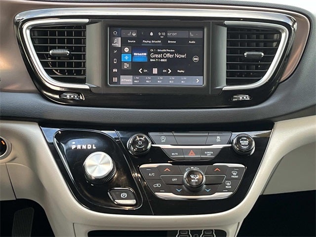 2024 Chrysler Voyager LX