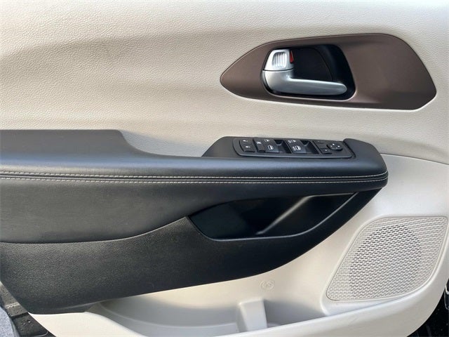 2024 Chrysler Voyager LX