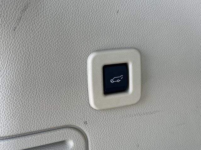 2015 Lincoln Navigator L Base