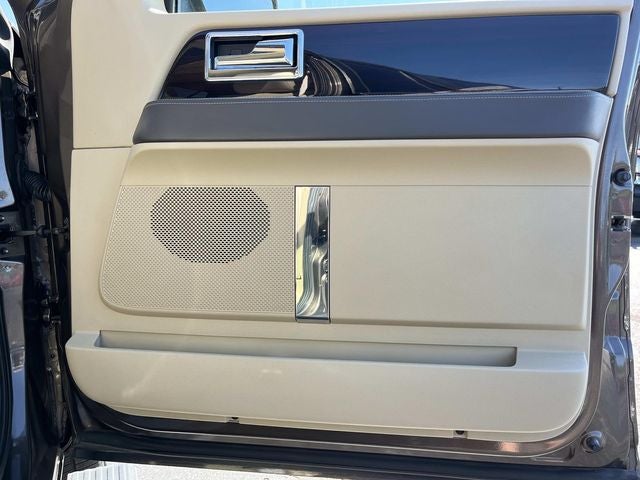 2015 Lincoln Navigator L Base