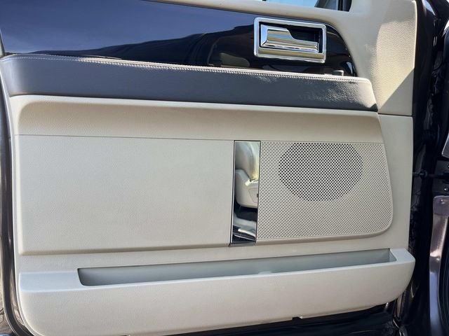 2015 Lincoln Navigator L Base