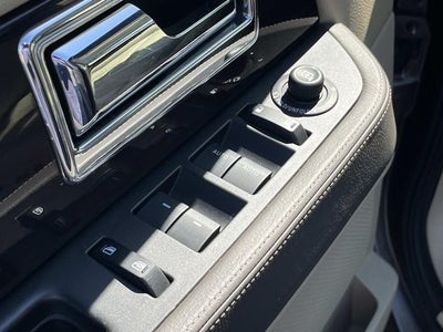 2015 Lincoln Navigator L Base