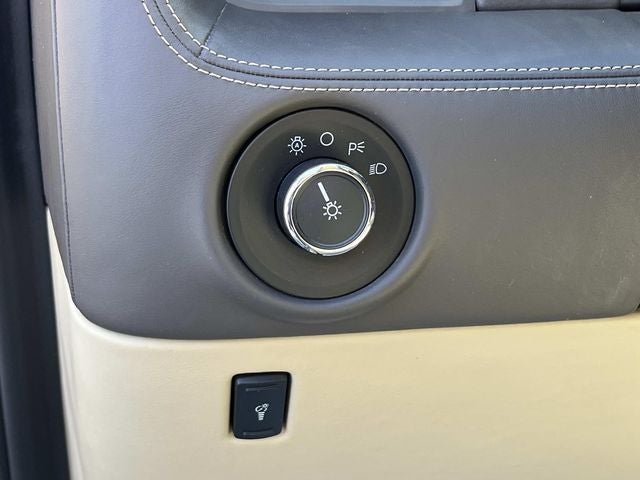2015 Lincoln Navigator L Base