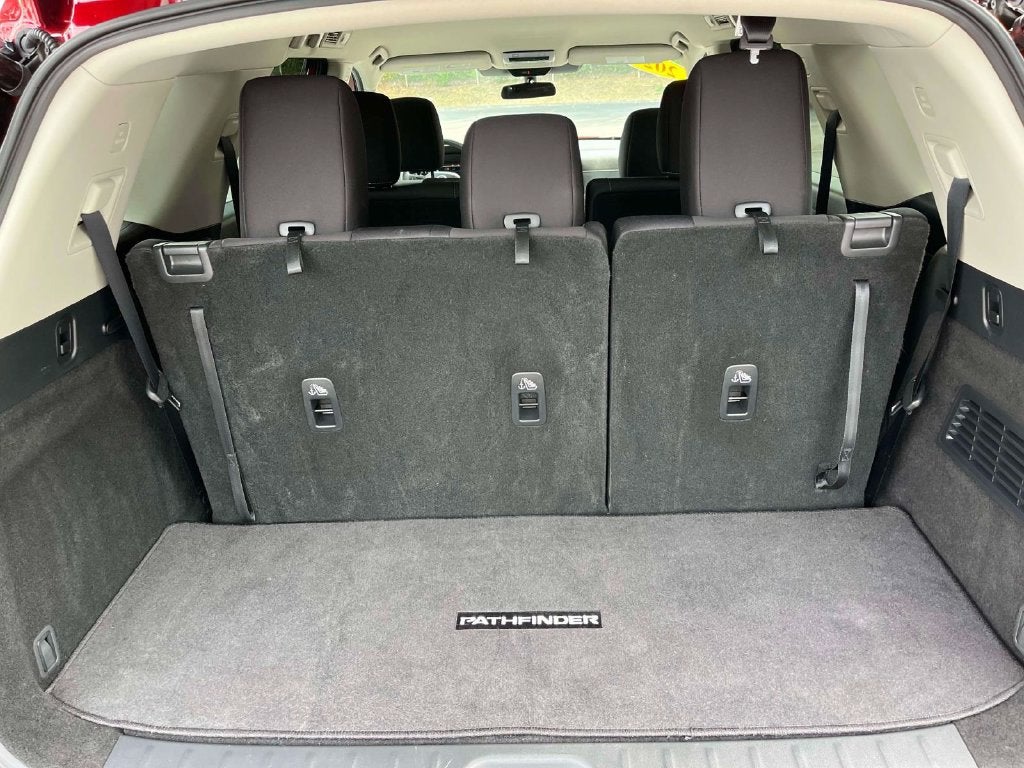 2026 Nissan Pathfinder SV
