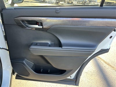 2021 Toyota Highlander Hybrid Platinum