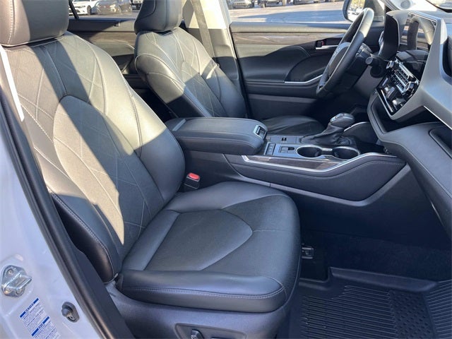 2021 Toyota Highlander Hybrid Platinum