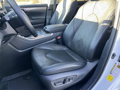 2021 Toyota Highlander Hybrid Platinum