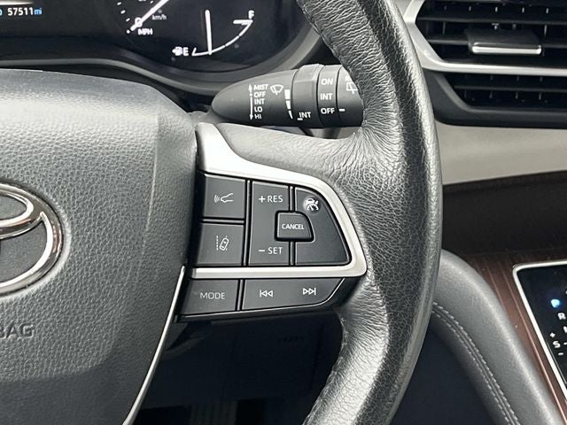 2023 Toyota Sienna XLE 8 Passenger