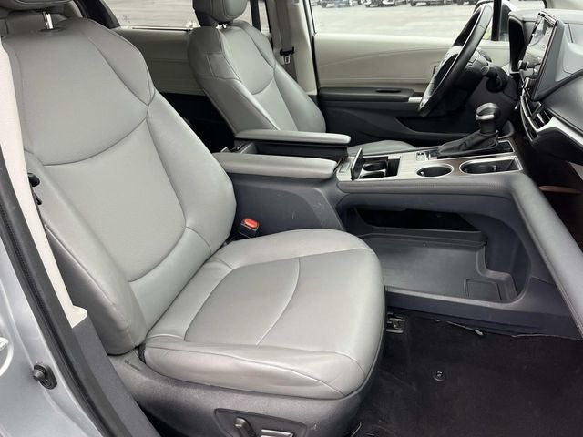 2023 Toyota Sienna XLE 8 Passenger