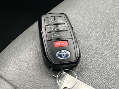 2023 Toyota Sienna XLE 8 Passenger