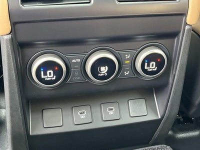 2025 Land Rover Defender 130 X-Dynamic SE