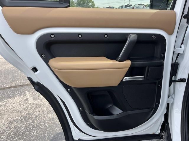 2025 Land Rover Defender 130 X-Dynamic SE