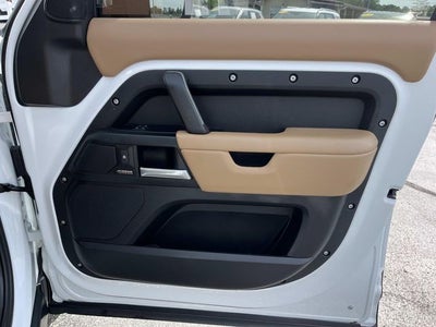 2025 Land Rover Defender 130 X-Dynamic SE