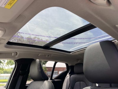 2023 Volvo XC40 B5 Plus Bright Theme