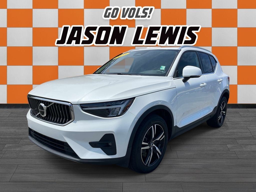 2023 Volvo XC40 B5 Plus Bright Theme
