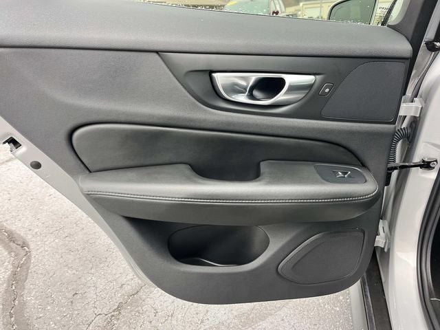 2025 Volvo V60 Cross Country B5 Plus