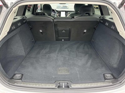 2025 Volvo V60 Cross Country B5 Plus