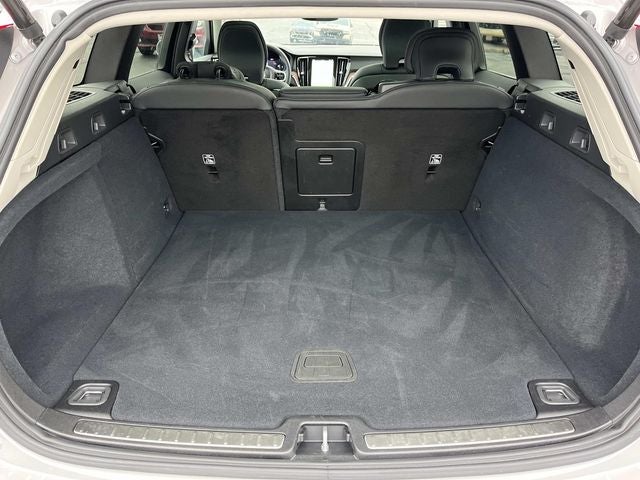2025 Volvo V60 Cross Country B5 Plus