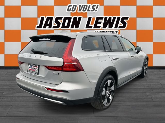 2025 Volvo V60 Cross Country B5 Plus