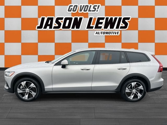 2025 Volvo V60 Cross Country B5 Plus