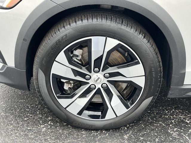 2025 Volvo V60 Cross Country B5 Plus