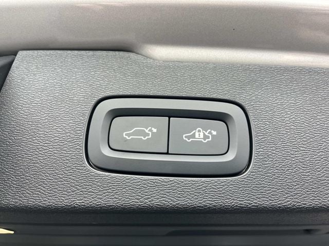 2025 Volvo V60 Cross Country B5 Plus