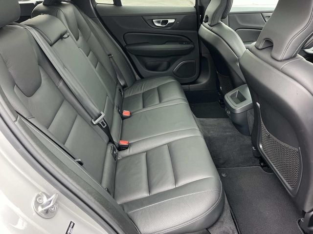 2025 Volvo V60 Cross Country B5 Plus