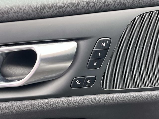 2025 Volvo V60 Cross Country B5 Plus