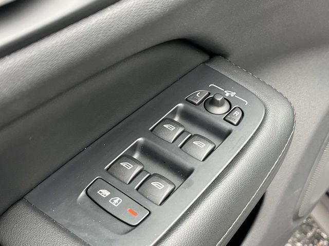 2025 Volvo V60 Cross Country B5 Plus