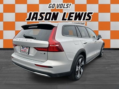 2025 Volvo V60 Cross Country B5 Plus