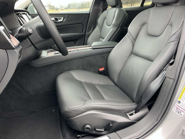 2025 Volvo V60 Cross Country B5 Plus